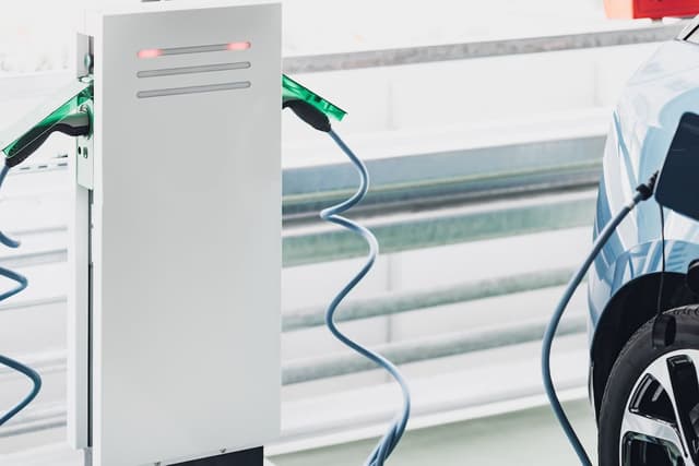 How to Maintain Your Electric Car in Winter